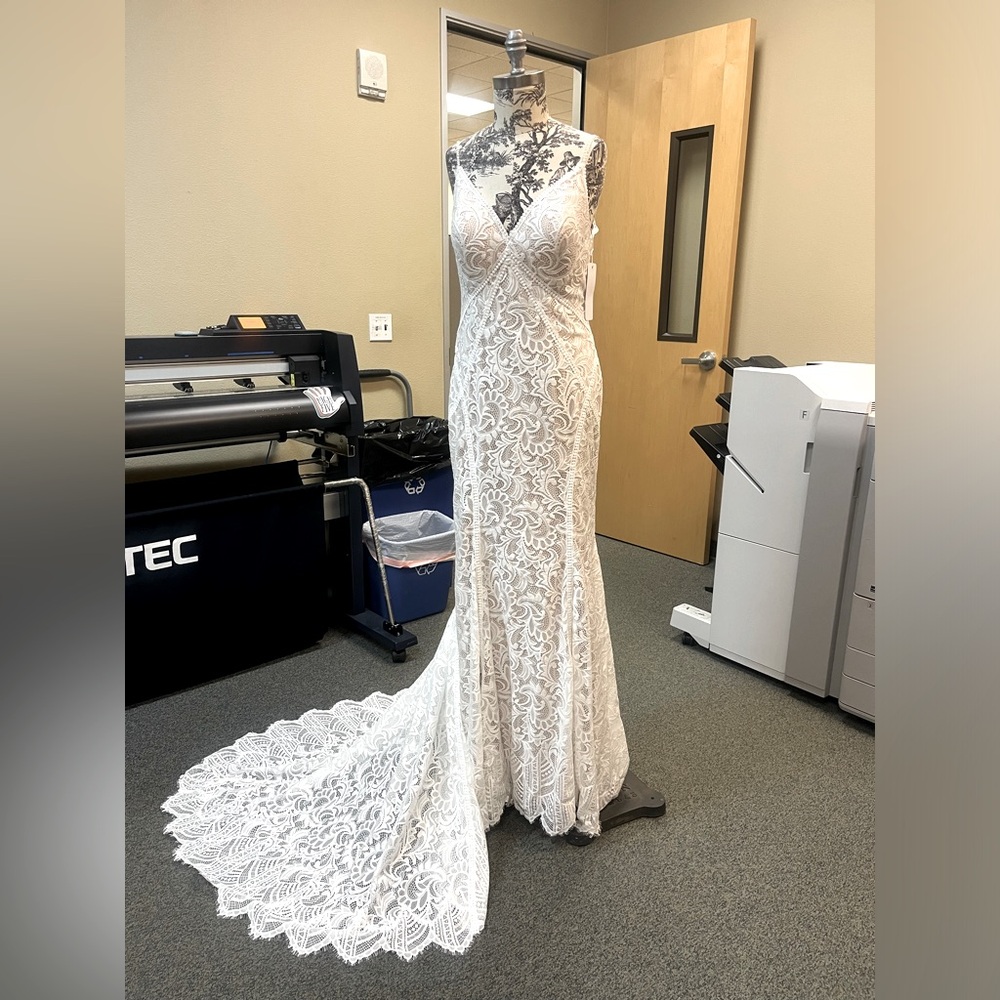 Selling a never used Wilderly wedding dress.